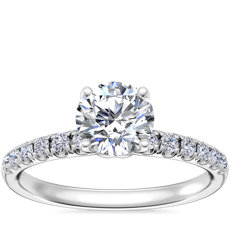 新款 14k 白金迷你微密釘鑽石訂婚戒指